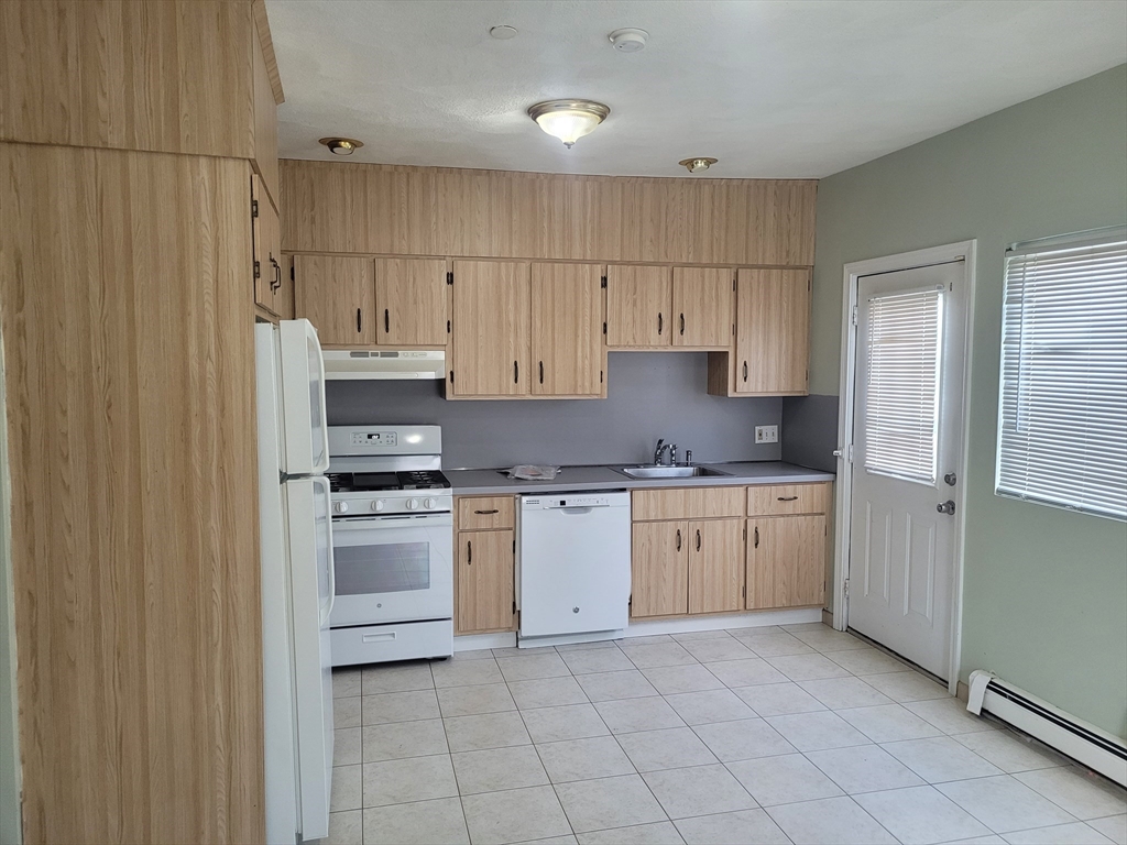 30 Courtland Street, Everett, Massachusetts, 2 Bedrooms Bedrooms, 4 Rooms Rooms,1 BathroomBathrooms,Residential Lease,For Rent,Courtland Street,73423616