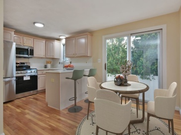 197 High St, Andover, Massachusetts, 2 Bedrooms Bedrooms, 5 Rooms Rooms,1.5 BathroomsBathrooms,Residential Lease,For Rent,High St,73427211