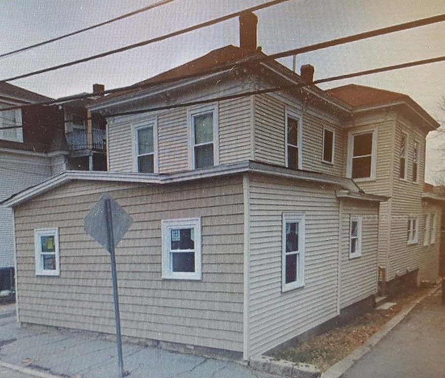 75 Bowers Street, Lowell, Massachusetts, 2 Bedrooms Bedrooms, 3 Rooms Rooms,1 BathroomBathrooms,Residential Lease,For Rent,Bowers Street,73400261