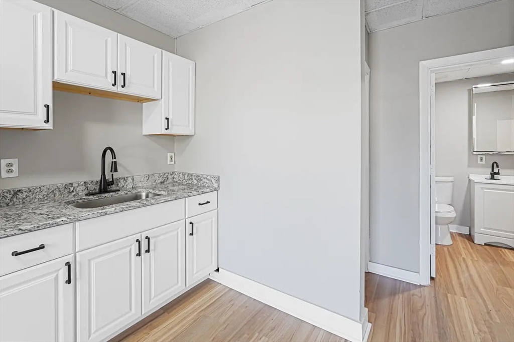 100 Appleton St, Lowell, Massachusetts, 2 Bedrooms Bedrooms, 4 Rooms Rooms,1 BathroomBathrooms,Residential Lease,For Rent,Appleton St,73427425