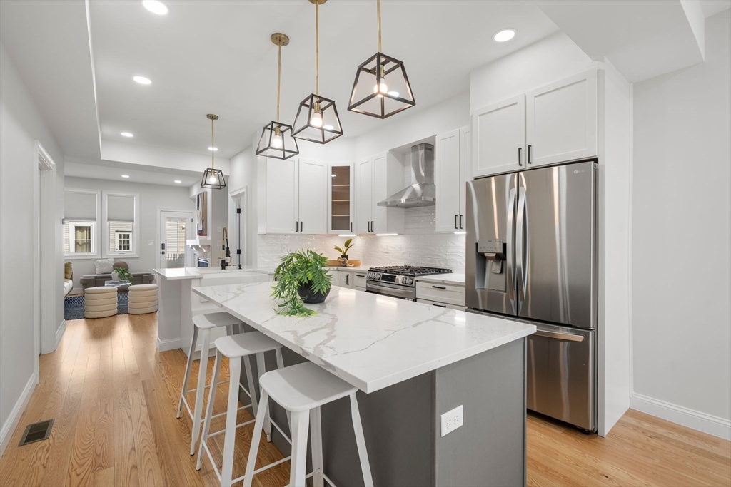 138 W 8th St, Boston, Massachusetts, 4 Bedrooms Bedrooms, 7 Rooms Rooms,2.5 BathroomsBathrooms,Residential,For Sale,W 8th St,73350414