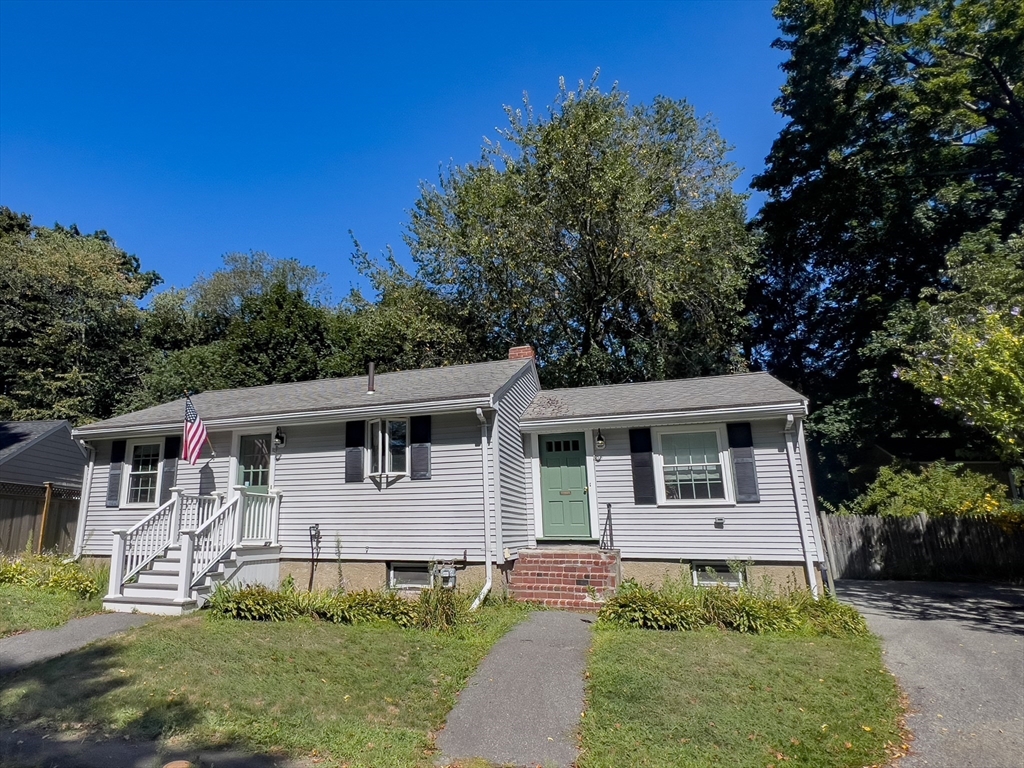 23 Sagamore Rd, Marblehead, Massachusetts, 3 Bedrooms Bedrooms, 5 Rooms Rooms,1 BathroomBathrooms,Residential Lease,For Rent,Sagamore Rd,73423051