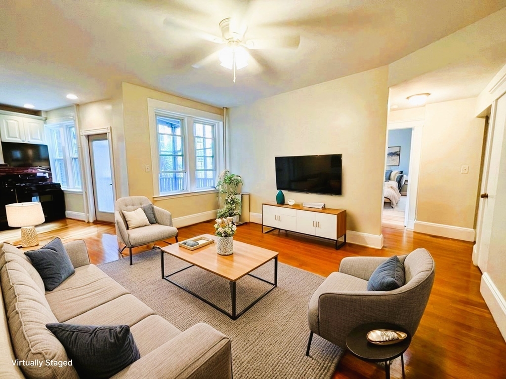 71 Babcock, Brookline, Massachusetts, 1 Bedroom Bedrooms, 2 Rooms Rooms,1 BathroomBathrooms,Residential Lease,For Rent,Babcock,73427551