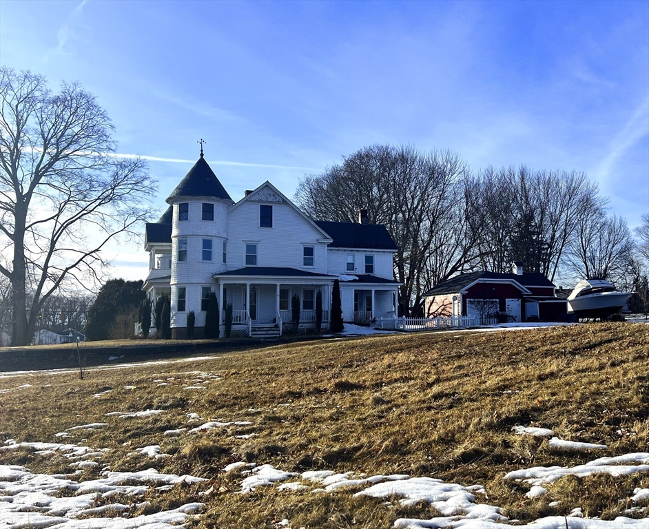 482 Holyoke St, Ludlow, Massachusetts, 5 Bedrooms Bedrooms, 8 Rooms Rooms,1 BathroomBathrooms,Residential,For Sale,Holyoke St,73340895