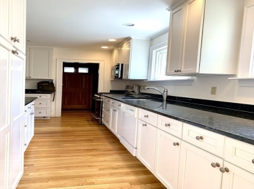 55 Trowbridge St, Arlington, Massachusetts, 3 Bedrooms Bedrooms, 6 Rooms Rooms,2 BathroomsBathrooms,Residential Lease,For Rent,Trowbridge St,73409900