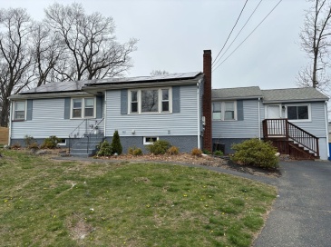 96 Thayer Cir, Randolph, Massachusetts, 4 Bedrooms Bedrooms, 7 Rooms Rooms,2 BathroomsBathrooms,Residential Lease,For Rent,Thayer Cir,73427547