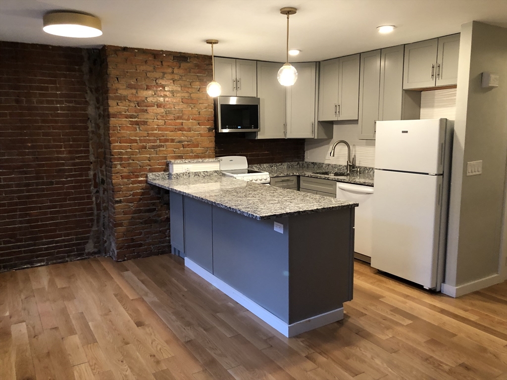 24 Bradford Street, Boston, Massachusetts, 1 Bedroom Bedrooms, 3 Rooms Rooms,1 BathroomBathrooms,Residential Lease,For Rent,Bradford Street,73427990