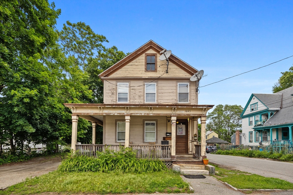 1045 Middlesex, Lowell, Massachusetts, 4 Bedrooms Bedrooms, 14 Rooms Rooms,2 BathroomsBathrooms,Residential Income,For Sale,Middlesex,73400858