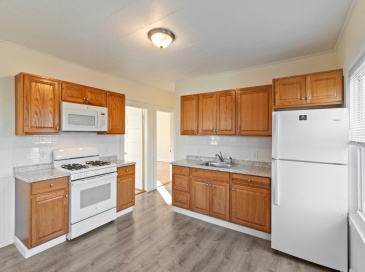 105 Grant St, Somerville, Massachusetts, 3 Bedrooms Bedrooms, 5 Rooms Rooms,1 BathroomBathrooms,Residential Lease,For Rent,Grant St,73428664