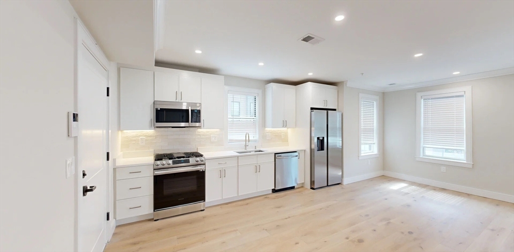 9 Everett St, Boston, Massachusetts, 1 Bedroom Bedrooms, 4 Rooms Rooms,1 BathroomBathrooms,Residential Lease,For Rent,Everett St,73428681