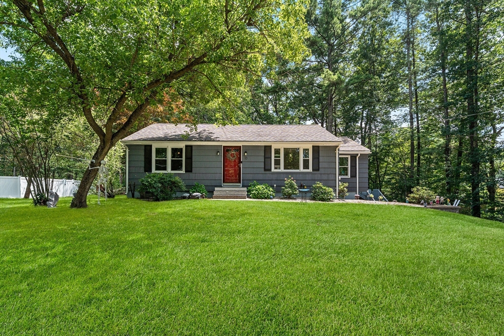 10 Mason Rd, Holden, Massachusetts, 2 Bedrooms Bedrooms, 5 Rooms Rooms,1 BathroomBathrooms,Residential,For Sale,Mason Rd,73408550