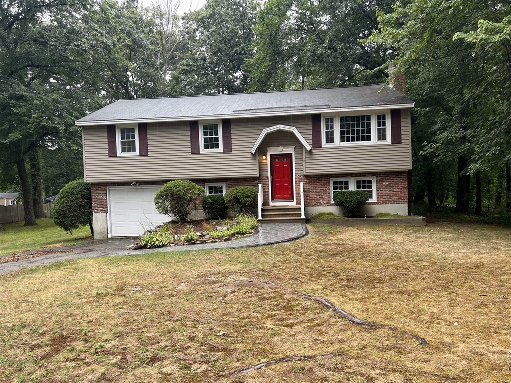 83 Marblehead, North Reading, Massachusetts, 3 Bedrooms Bedrooms, 7 Rooms Rooms,1.5 BathroomsBathrooms,Residential Lease,For Rent,Marblehead,73418192