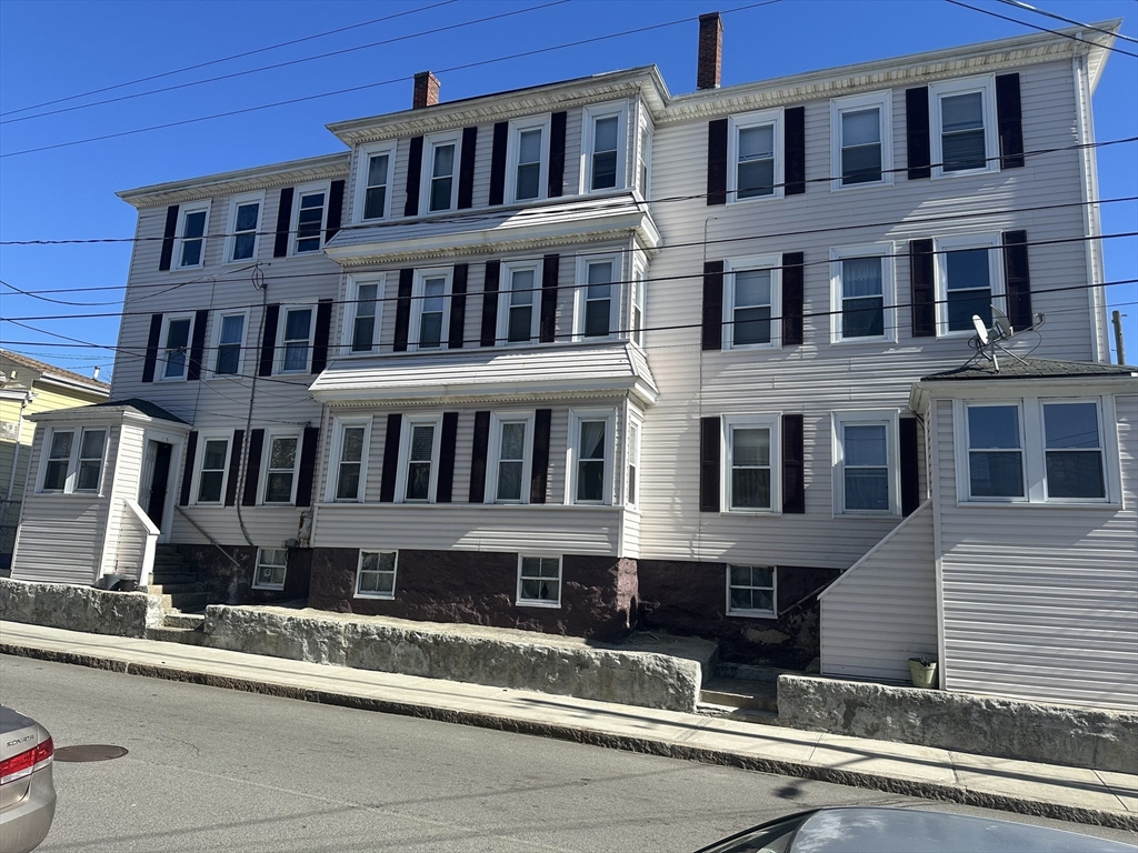 338 Jencks St, Fall River, Massachusetts, 18 Bedrooms Bedrooms, 30 Rooms Rooms,6 BathroomsBathrooms,Residential Income,For Sale,Jencks St,73340446