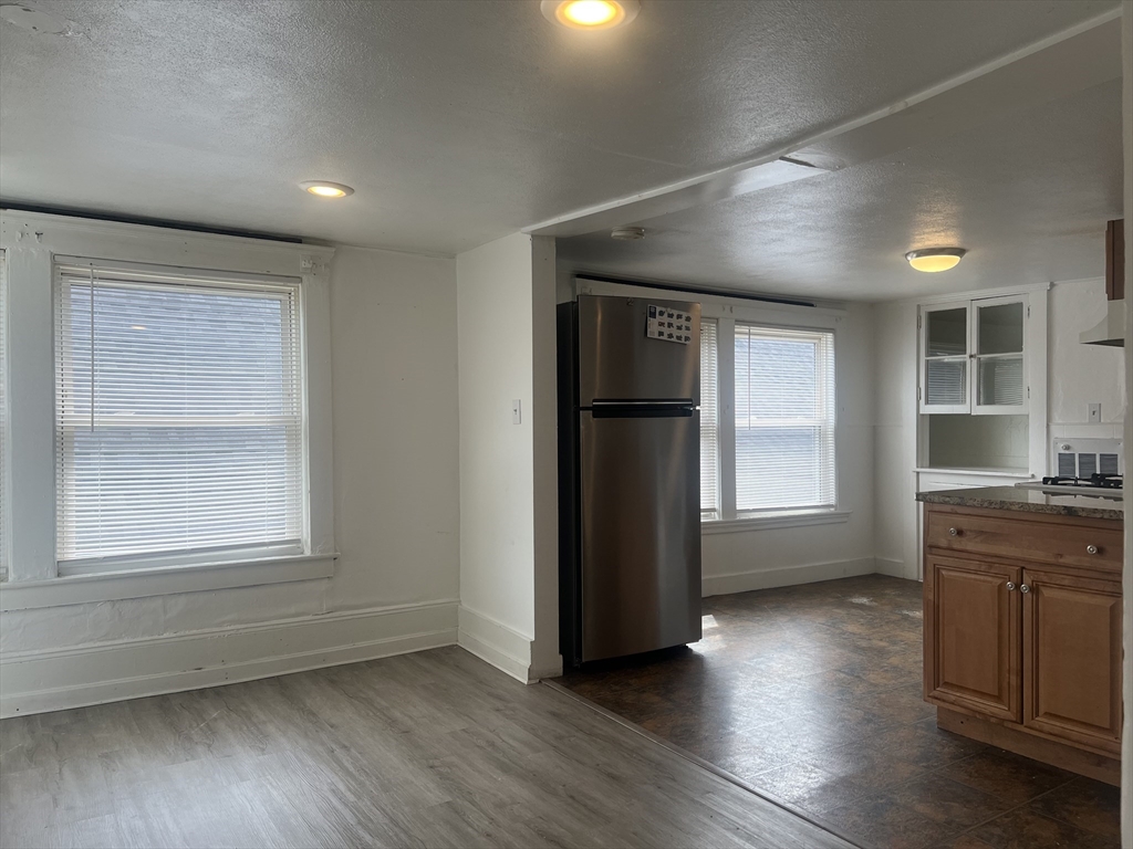 33 Cherry Street, Lynn, Massachusetts, 1 Bedroom Bedrooms, 3 Rooms Rooms,1 BathroomBathrooms,Residential Lease,For Rent,Cherry Street,73429224