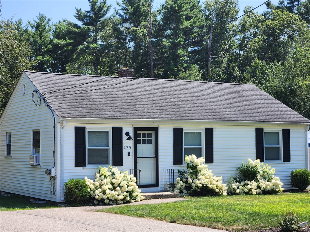 429 Forest St, Rockland, Massachusetts, 3 Bedrooms Bedrooms, 5 Rooms Rooms,1 BathroomBathrooms,Residential Lease,For Rent,Forest St,73413390