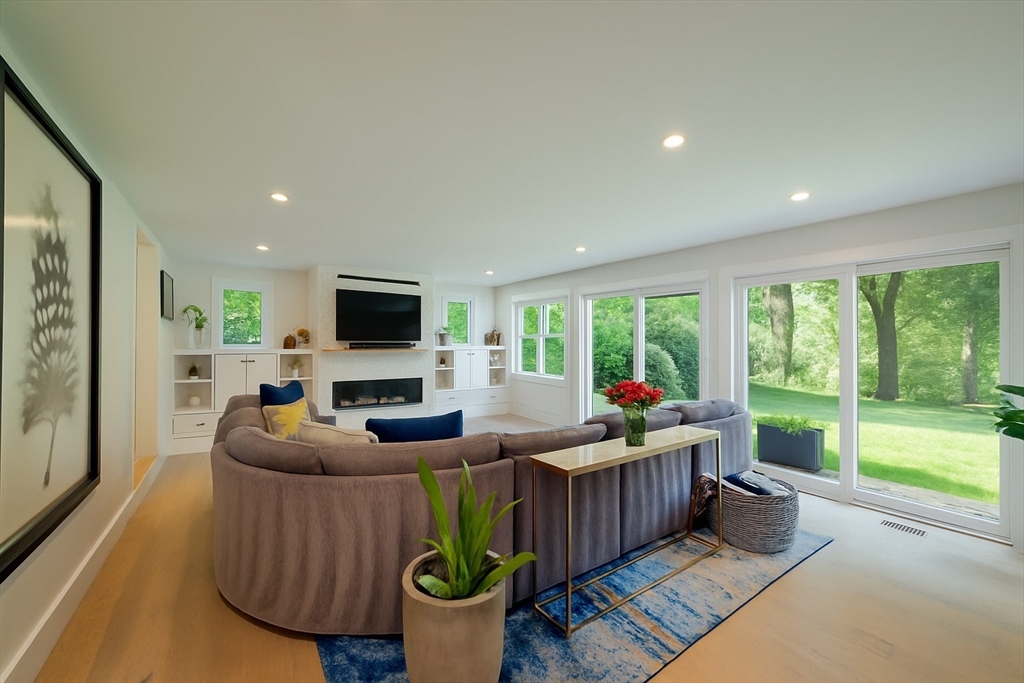 29 Water Street, Natick, Massachusetts, 5 Bedrooms Bedrooms, 12 Rooms Rooms,2.5 BathroomsBathrooms,Residential,For Sale,Water Street,73429558