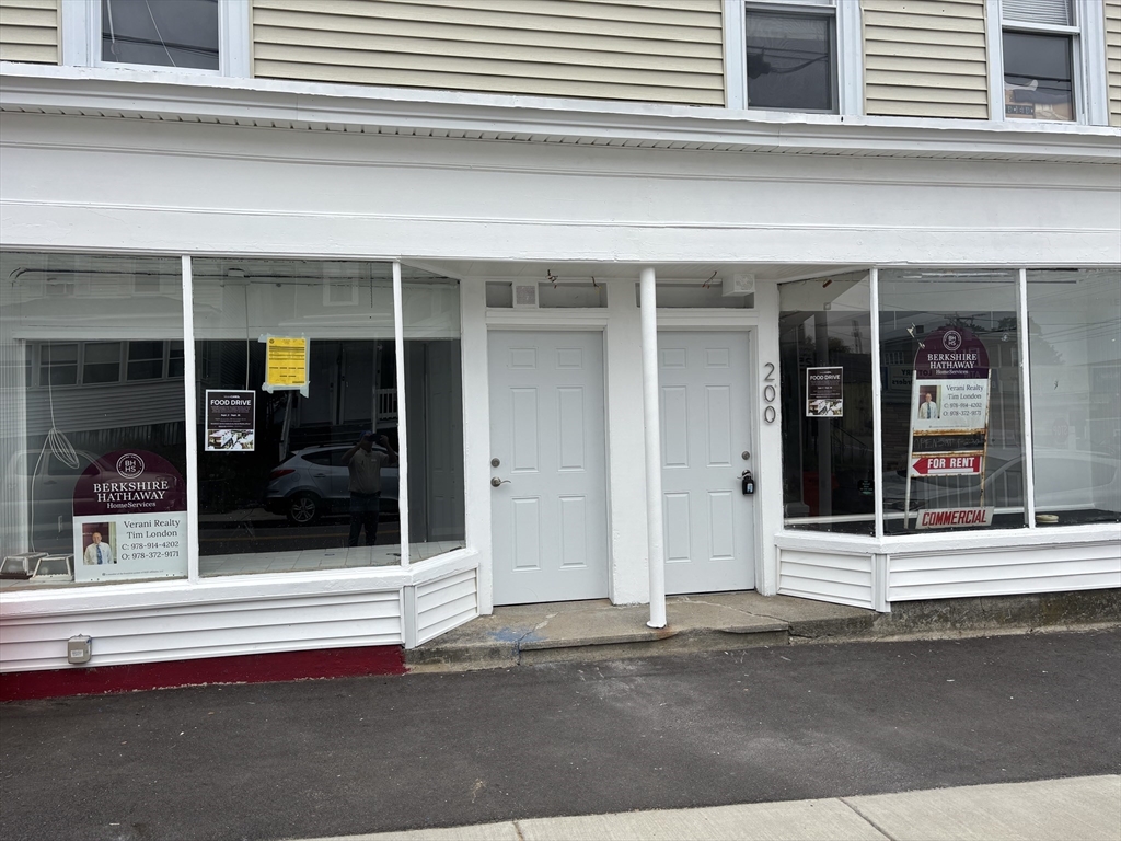 200 University Ave, Lowell, Massachusetts, ,Commercial Lease,For Rent,University Ave,73428806