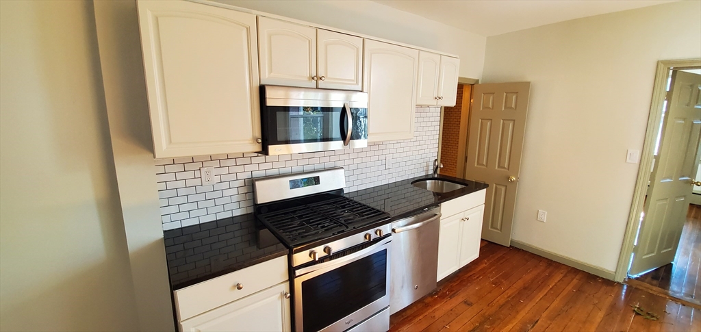 191 Maverick, Boston, Massachusetts, 2 Bedrooms Bedrooms, 4 Rooms Rooms,1 BathroomBathrooms,Residential Lease,For Rent,Maverick,73419894
