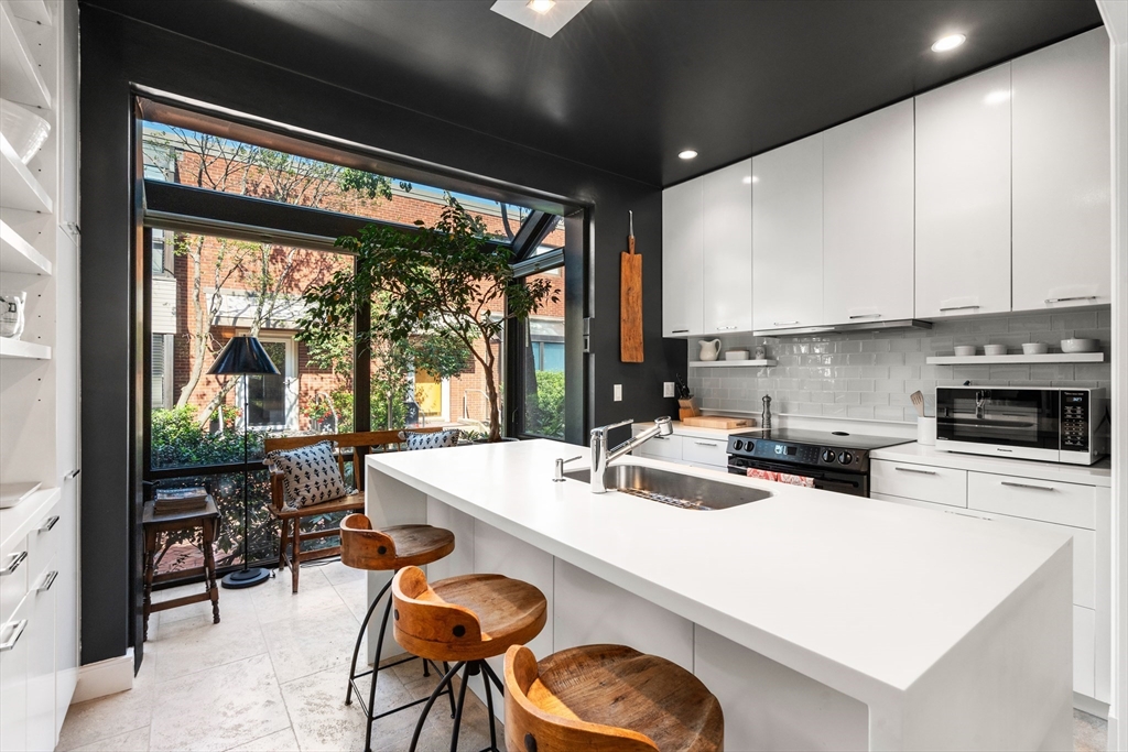 37 Shipway Pl, Boston, Massachusetts, 2 Bedrooms Bedrooms, 5 Rooms Rooms,2.5 BathroomsBathrooms,Residential Lease,For Rent,Shipway Pl,73421490