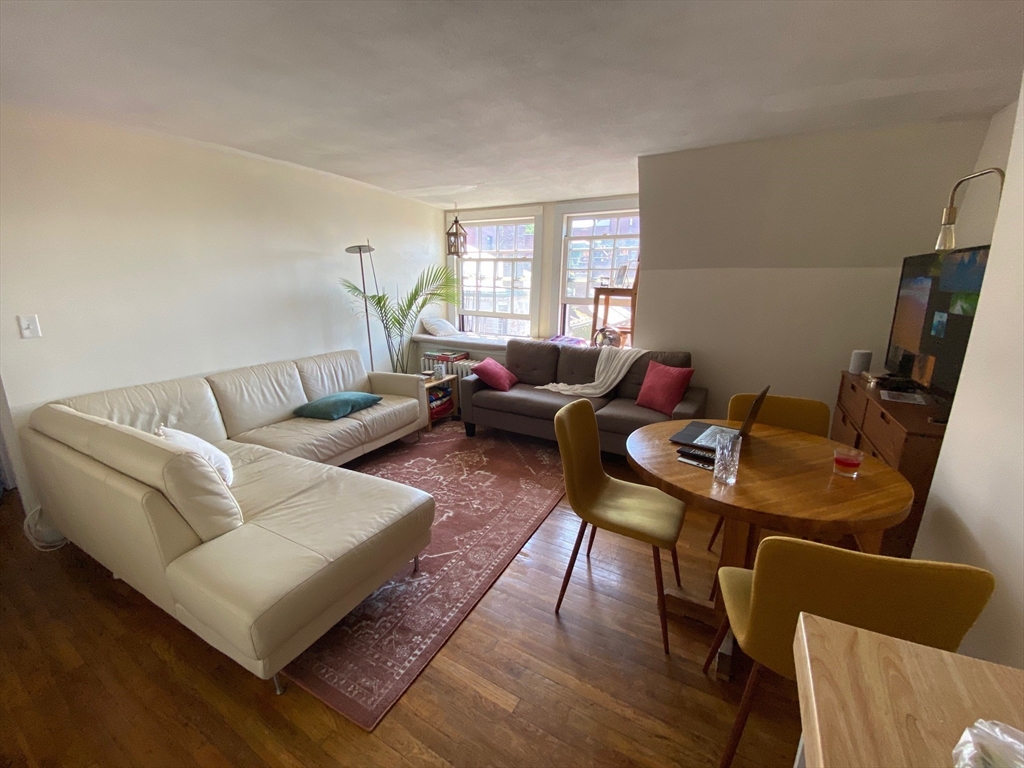 15 Joy St., Boston, Massachusetts, 1 Bedroom Bedrooms, 2 Rooms Rooms,1 BathroomBathrooms,Residential Lease,For Rent,Joy St.,73416734