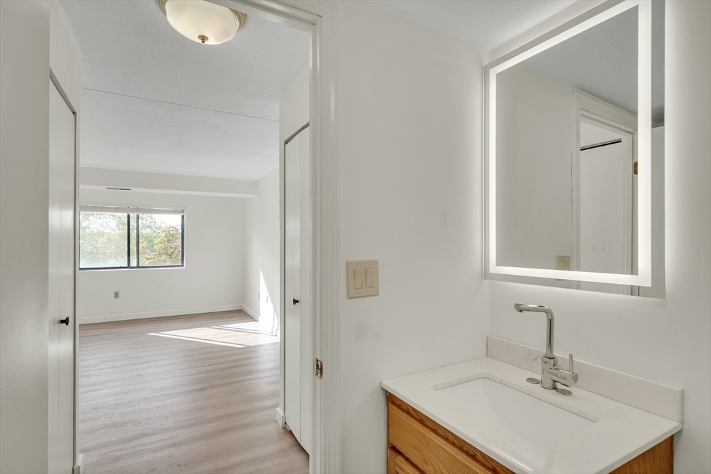 2500 Mystic Valley Pkwy, Medford, Massachusetts, 2 Bedrooms Bedrooms, 5 Rooms Rooms,2 BathroomsBathrooms,Residential Lease,For Rent,Mystic Valley Pkwy,73430018