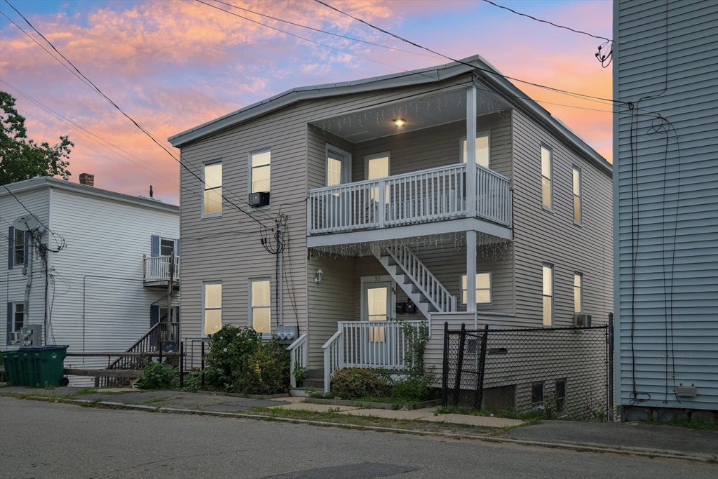 35 Edwards St, Fitchburg, Massachusetts, 4 Bedrooms Bedrooms, 9 Rooms Rooms,3 BathroomsBathrooms,Residential Income,For Sale,Edwards St,73418500