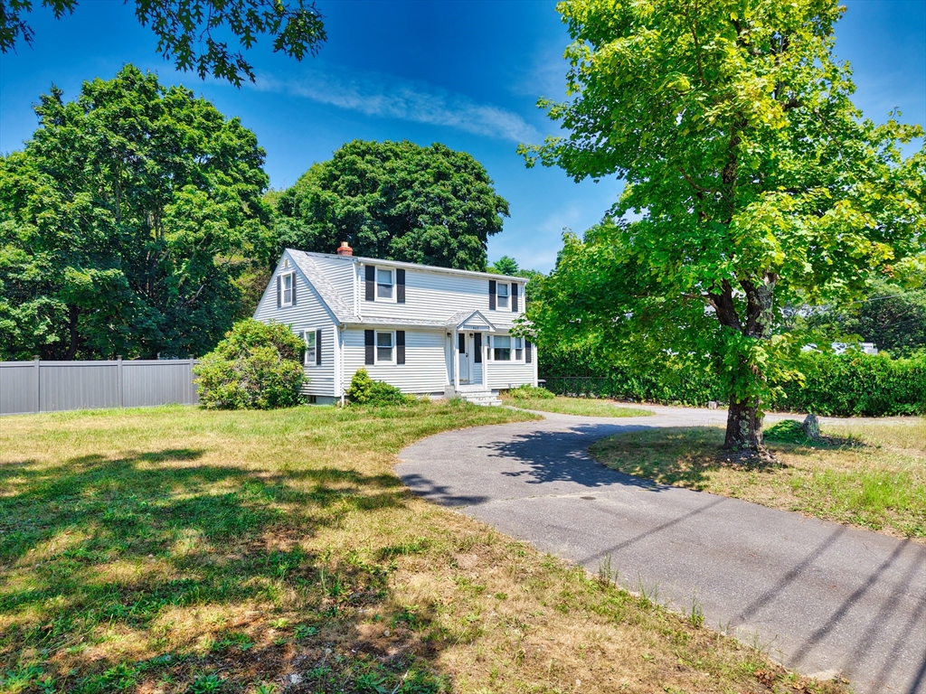 462 Old Westport Rd, Dartmouth, Massachusetts, 3 Bedrooms Bedrooms, 6 Rooms Rooms,1 BathroomBathrooms,Residential,For Sale,Old Westport Rd,73411434