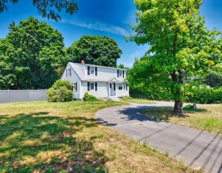 462 Old Westport Rd, Dartmouth, Massachusetts, 3 Bedrooms Bedrooms, 6 Rooms Rooms,1 BathroomBathrooms,Residential,For Sale,Old Westport Rd,73411434
