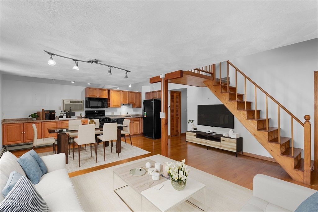 177 Brooks St, Boston, Massachusetts, 2 Bedrooms Bedrooms, 5 Rooms Rooms,1 BathroomBathrooms,Residential,For Sale,Brooks St,73354073