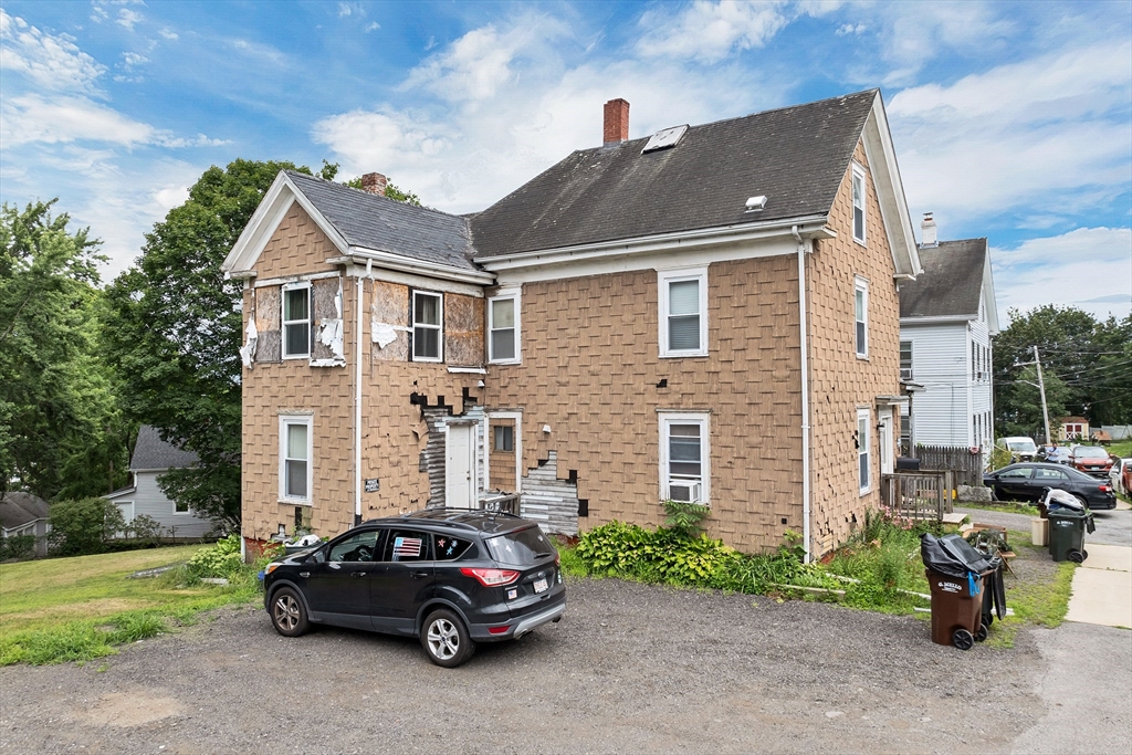 19 Prospect Street, Amesbury, Massachusetts, 4 Bedrooms Bedrooms, 10 Rooms Rooms,2 BathroomsBathrooms,Residential Income,For Sale,Prospect Street,73405005