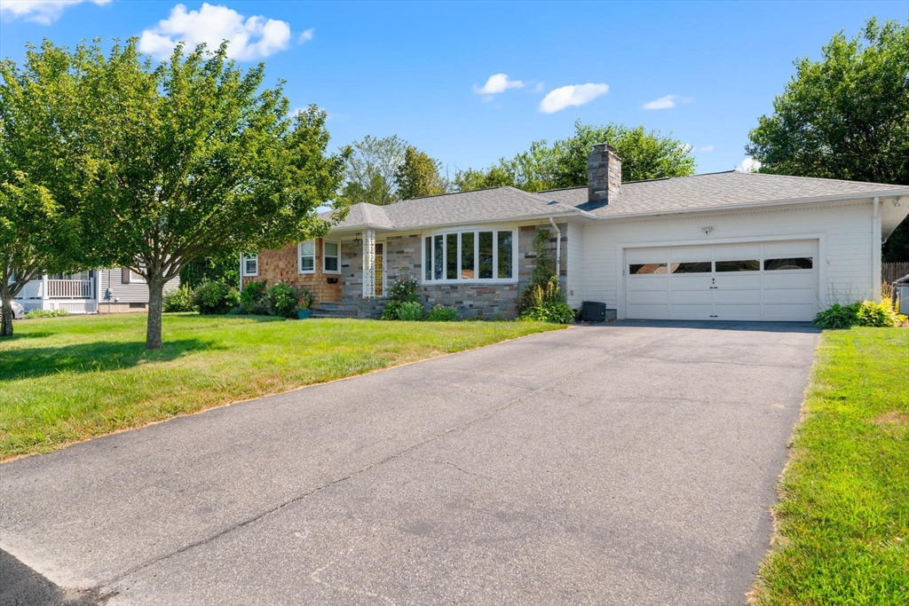 30 Oak Grove Boulevard, North Providence, Rhode Island, 2 Bedrooms Bedrooms, 6 Rooms Rooms,2 BathroomsBathrooms,Residential,For Sale,Oak Grove Boulevard,73416851