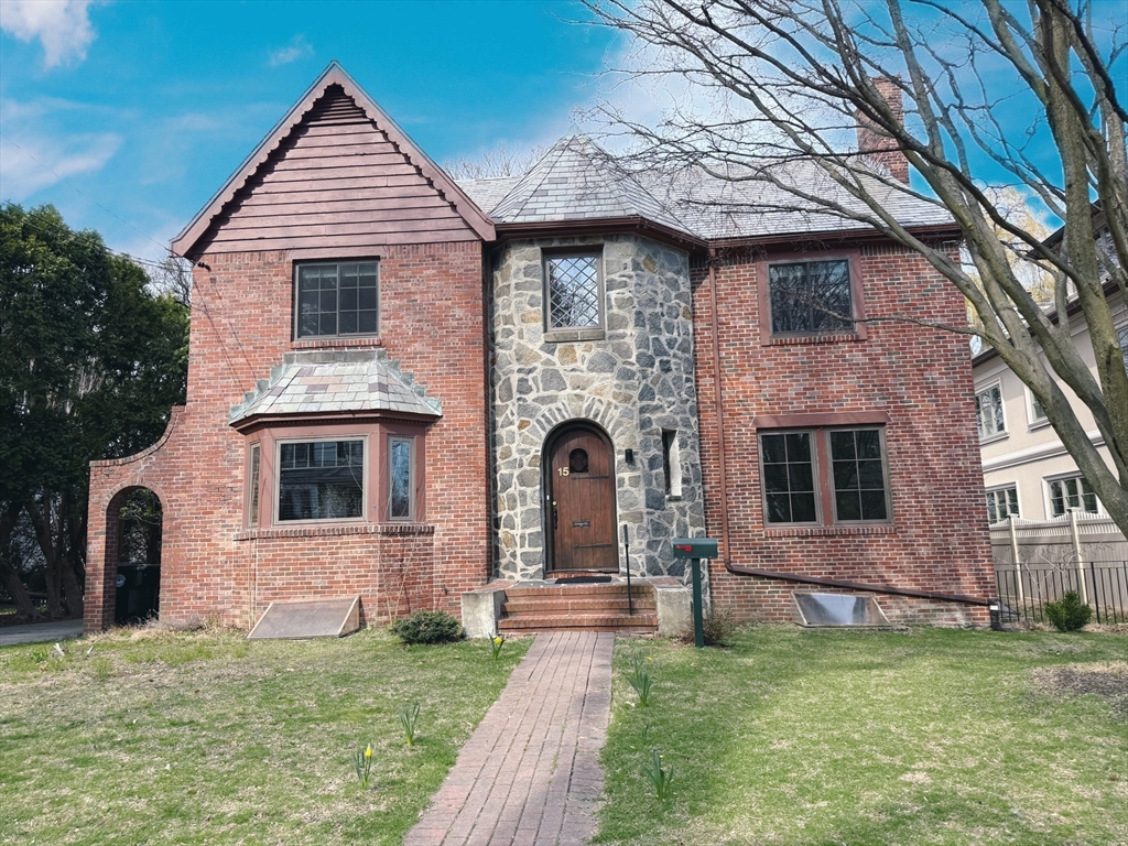 15 Winthrop Road, Brookline, Massachusetts, 4 Bedrooms Bedrooms, 8 Rooms Rooms,4 BathroomsBathrooms,Residential Lease,For Rent,Winthrop Road,73355305