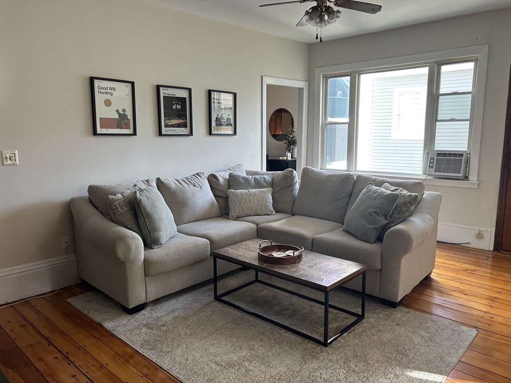 37 Walker Street, Boston, Massachusetts, 1 Bedroom Bedrooms, 5 Rooms Rooms,1 BathroomBathrooms,Residential Lease,For Rent,Walker Street,73430241