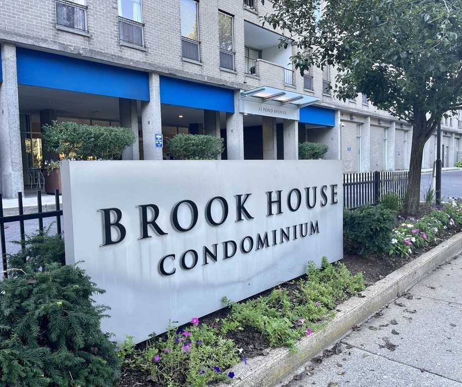 33 Pond Avenue, Brookline, Massachusetts, 1 Bedroom Bedrooms, 3 Rooms Rooms,1 BathroomBathrooms,Residential Lease,For Rent,Pond Avenue,73376444