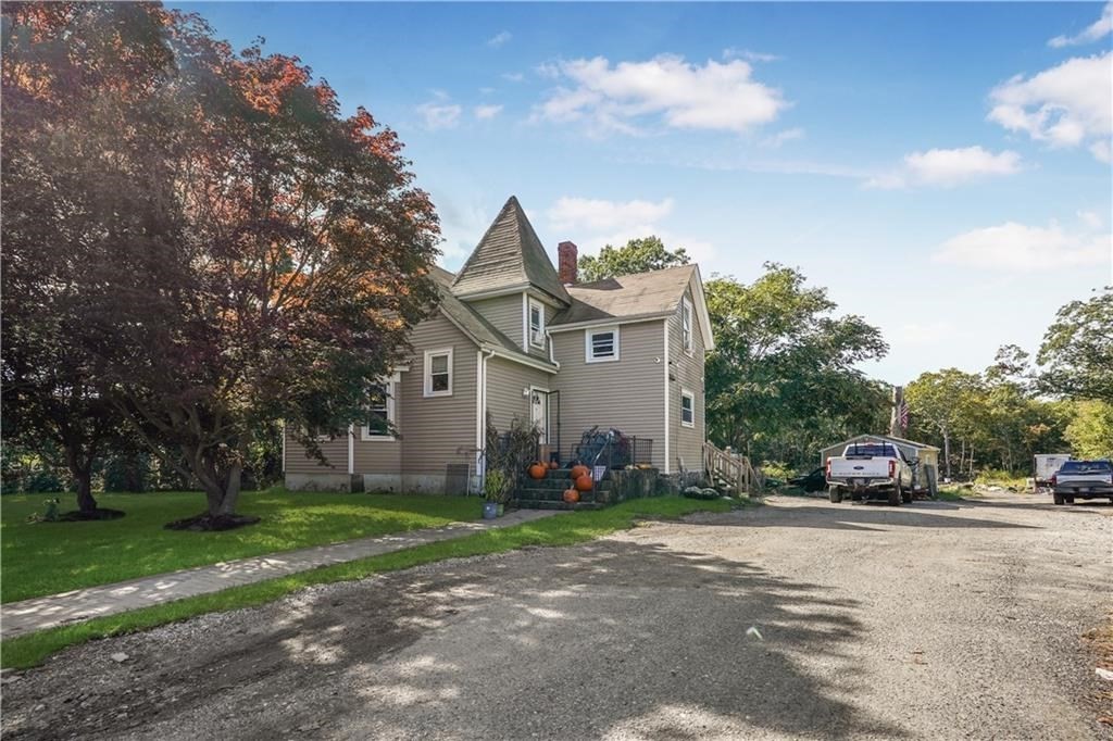 185 Stafford Road, Tiverton, Rhode Island, 5 Bedrooms Bedrooms, 9 Rooms Rooms,2.5 BathroomsBathrooms,Residential Income,For Sale,Stafford Road,73430226