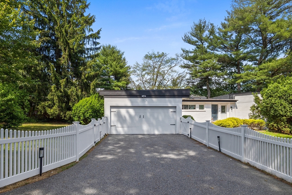 11 Patterson Rd, Lexington, Massachusetts, 4 Bedrooms Bedrooms, 7 Rooms Rooms,2.5 BathroomsBathrooms,Residential Lease,For Rent,Patterson Rd,73430273