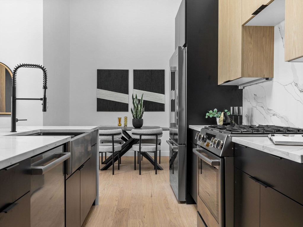 22 High Street, Boston, Massachusetts, 3 Bedrooms Bedrooms, 5 Rooms Rooms,2 BathroomsBathrooms,Residential,For Sale,High Street,73430290