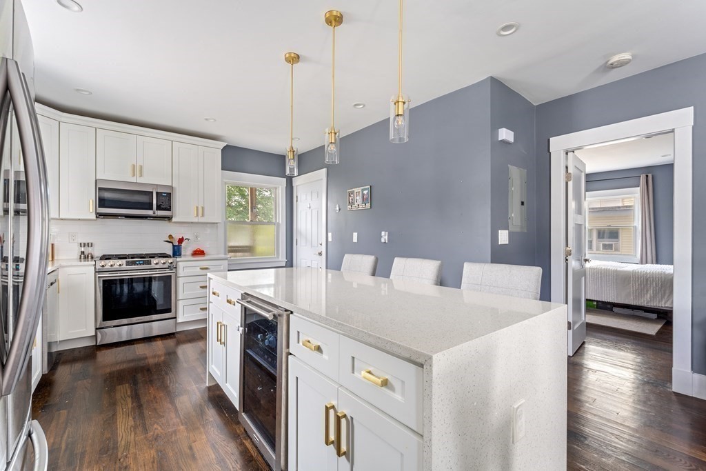 19 Harrison Street, Boston, Massachusetts, 2 Bedrooms Bedrooms, 5 Rooms Rooms,2 BathroomsBathrooms,Residential Lease,For Rent,Harrison Street,73430382