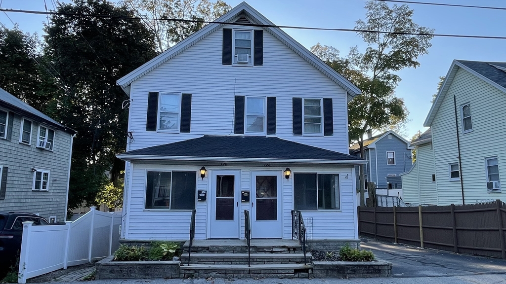 120 Park St, Stoneham, Massachusetts, 2 Bedrooms Bedrooms, 6 Rooms Rooms,1 BathroomBathrooms,Residential Lease,For Rent,Park St,73430385