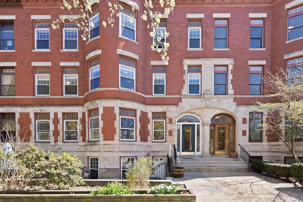 1867 Beacon St, Brookline, Massachusetts, 2 Bedrooms Bedrooms, 5 Rooms Rooms,2 BathroomsBathrooms,Residential Lease,For Rent,Beacon St,73386548