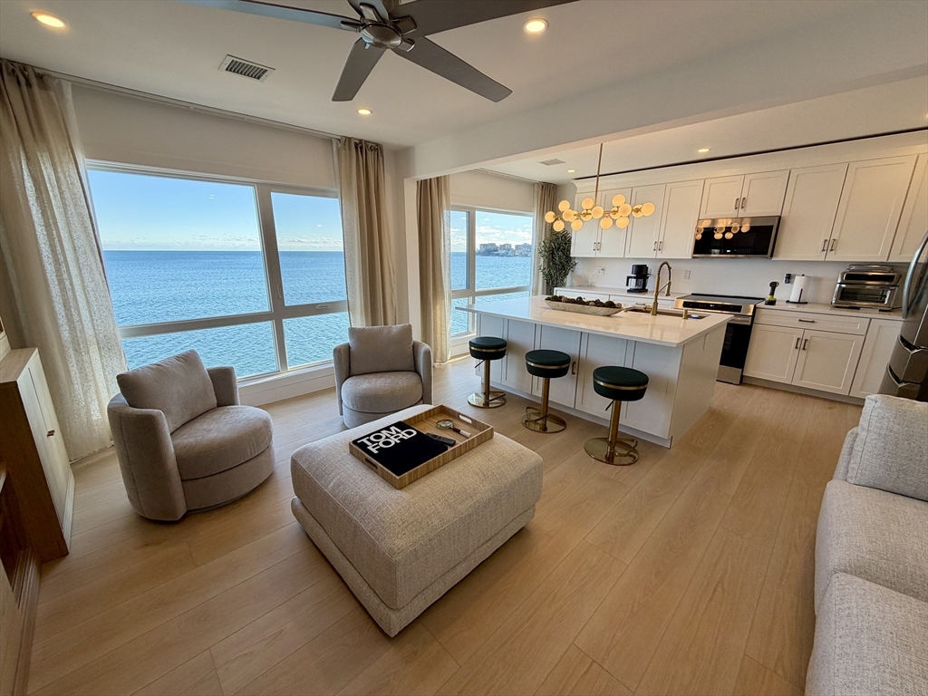 280 Endicott Avenue, Revere, Massachusetts, 2 Bedrooms Bedrooms, 6 Rooms Rooms,1 BathroomBathrooms,Residential Lease,For Rent,Endicott Avenue,73430547