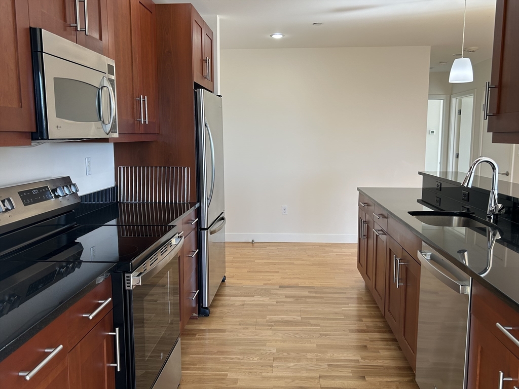 100 Station Landing, Medford, Massachusetts, 2 Bedrooms Bedrooms, 5 Rooms Rooms,2 BathroomsBathrooms,Residential Lease,For Rent,Station Landing,73430551