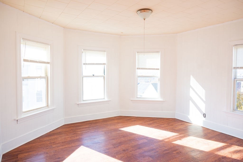 25 Columbia St, Worcester, Massachusetts, 2 Bedrooms Bedrooms, 5 Rooms Rooms,1 BathroomBathrooms,Residential Lease,For Rent,Columbia St,73430641