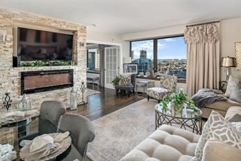 65 East India Row, Boston, Massachusetts, 2 Bedrooms Bedrooms, 5 Rooms Rooms,2 BathroomsBathrooms,Residential Lease,For Rent,East India Row,73419471