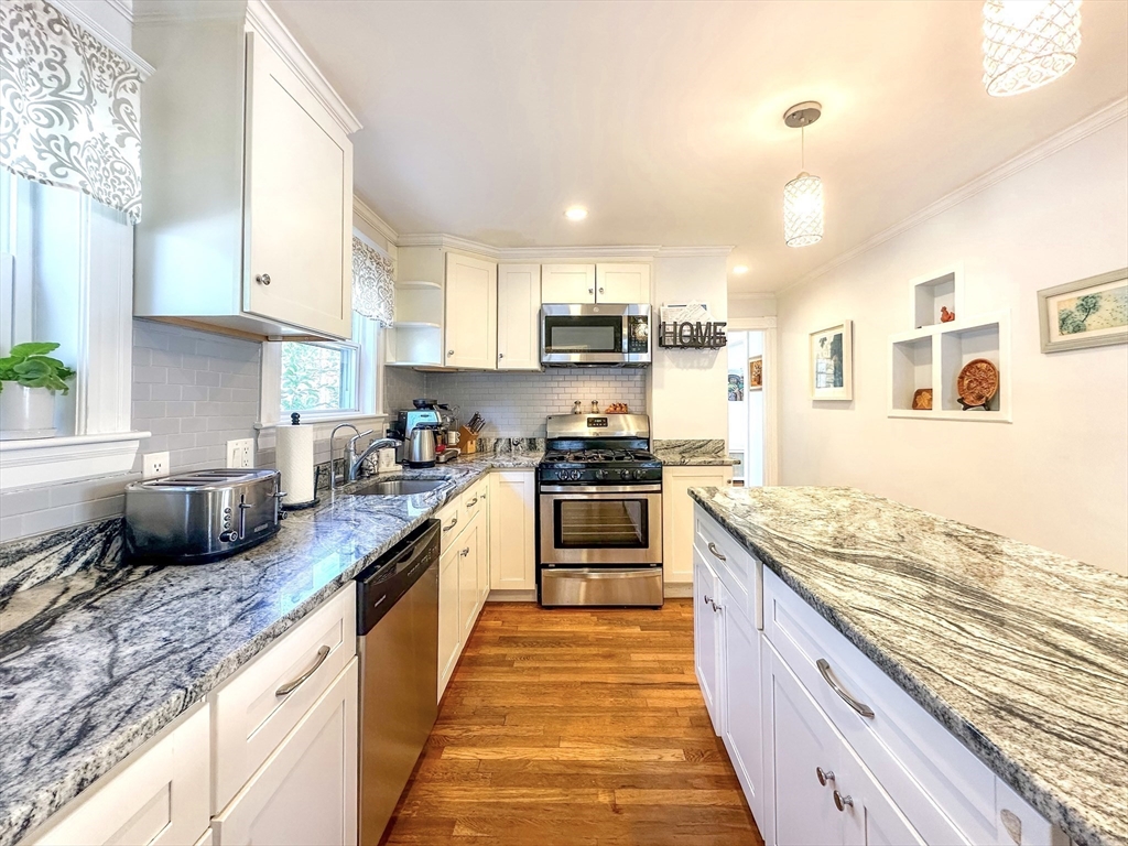 35 Reedsdale Road, Milton, Massachusetts, 4 Bedrooms Bedrooms, 8 Rooms Rooms,1.5 BathroomsBathrooms,Residential Lease,For Rent,Reedsdale Road,73430807