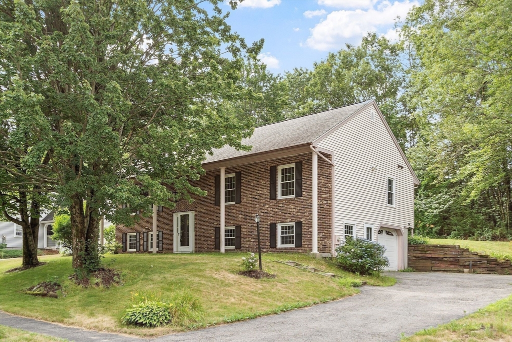 18 Heather Cir, Holden, Massachusetts, 4 Bedrooms Bedrooms, 9 Rooms Rooms,3 BathroomsBathrooms,Residential,For Sale,Heather Cir,73361757