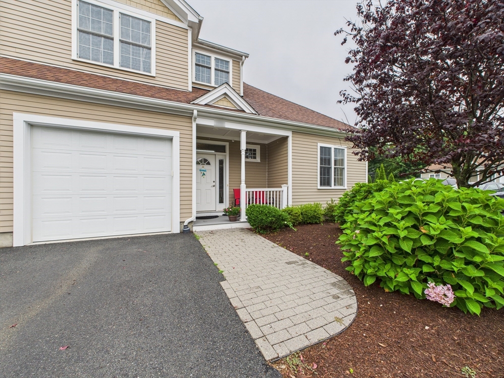 70 Endicott, Norwood, Massachusetts, 3 Bedrooms Bedrooms, 7 Rooms Rooms,2.5 BathroomsBathrooms,Residential Lease,For Rent,Endicott,73416637