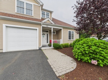 70 Endicott, Norwood, Massachusetts, 3 Bedrooms Bedrooms, 7 Rooms Rooms,2.5 BathroomsBathrooms,Residential Lease,For Rent,Endicott,73416637