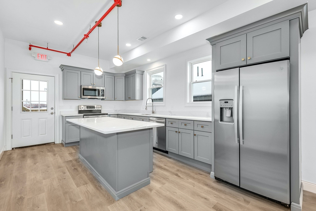 18 South St, Westborough, Massachusetts, 3 Bedrooms Bedrooms, 5 Rooms Rooms,1 BathroomBathrooms,Residential Lease,For Rent,South St,73411898