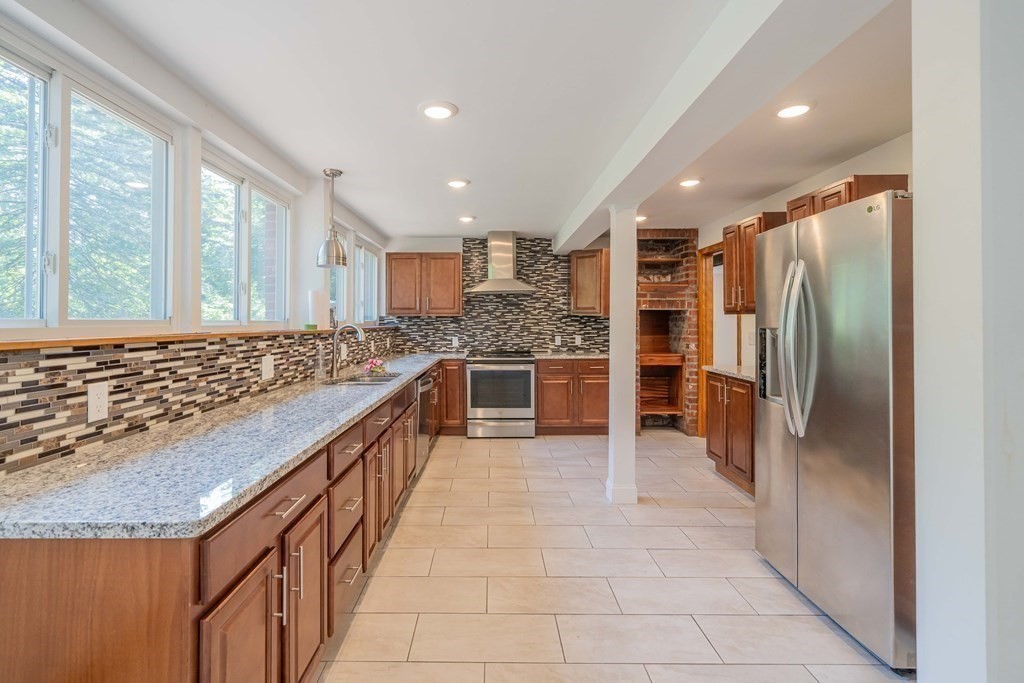 16 Foster Rd, Lexington, Massachusetts, 4 Bedrooms Bedrooms, 7 Rooms Rooms,2 BathroomsBathrooms,Residential Lease,For Rent,Foster Rd,73406998